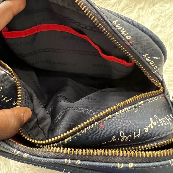 Tommy Hilfiger - Picture 8 of 8